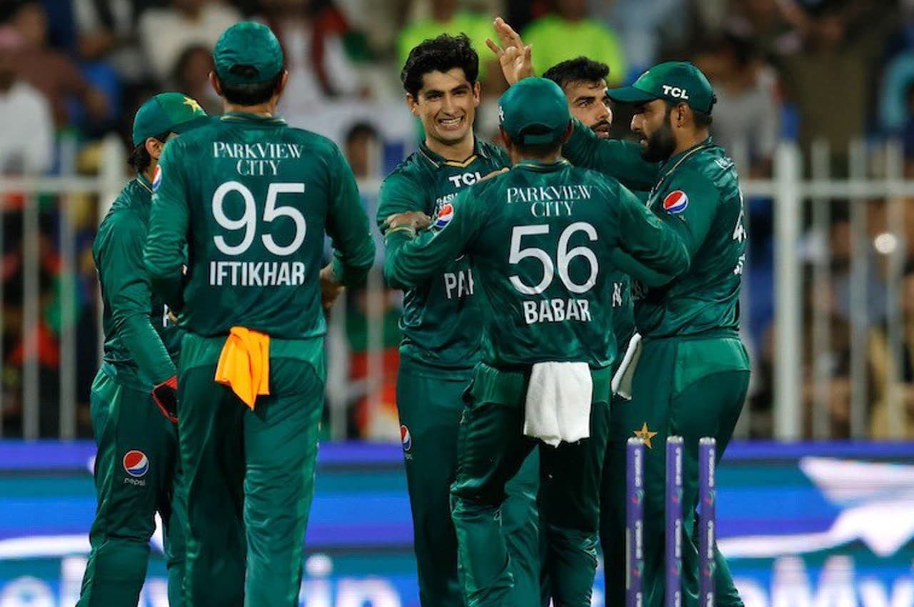 PAK vs AFG: 2 छक्के जड़ मैच जिताने वाले नसीम शाह की तारीफ में बाबर आजम ने क्या कहा? जानें