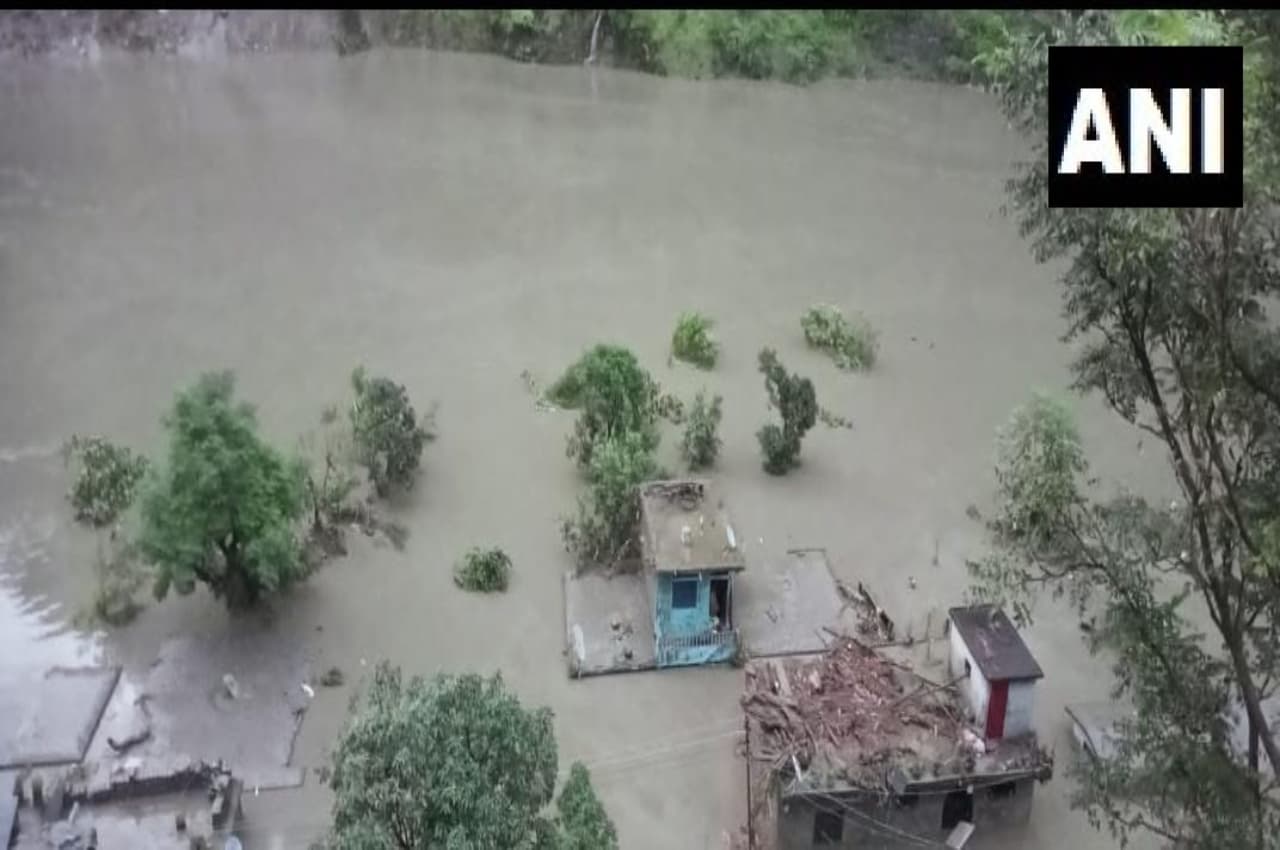 Uttarakhand: पिथौरागढ़ में बादल फटने से एक की मौत, 30 घर बहे, हर ओर तबाही