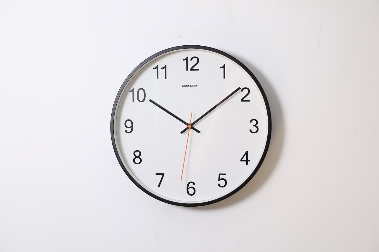 Vastu Tips: घर में इस दिशा में घड़ी लगाने से मां लक्ष्मी होती हैं प्रसन्न, धन की कभी नहीं होती है कमी