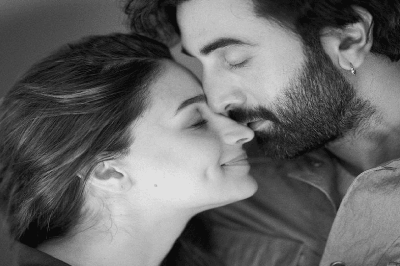 Ranbir Kapoor Reveals Bedroom Secret: बेडरूम में पत्नी आलिया की इस आदत को झेलते हैं रणबीर कपूर