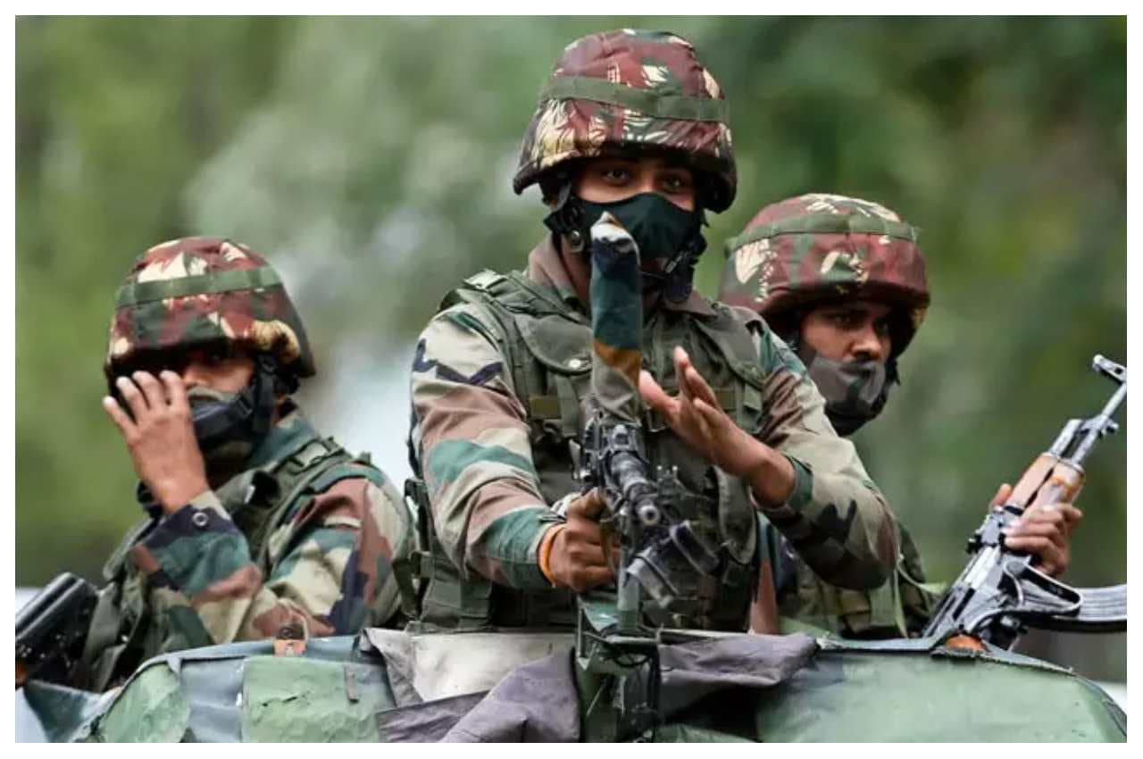 अरुणाचल प्रदेश सीमा पर जंग के साजोसामान से लैस होगी सेना, चिनूक के लिए बनेंगे कई हेलीपैड