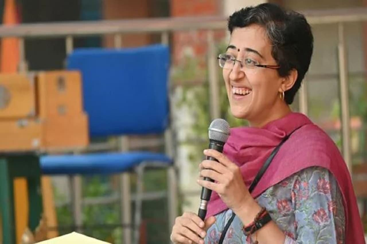 उच्च शिक्षा मंत्री आतिशी ने आईआईआईटी दिल्ली के इनक्यूबेशन सेल का किया दौरा, छात्रों से नए स्टार्ट-अप को लेकर की चर्चा