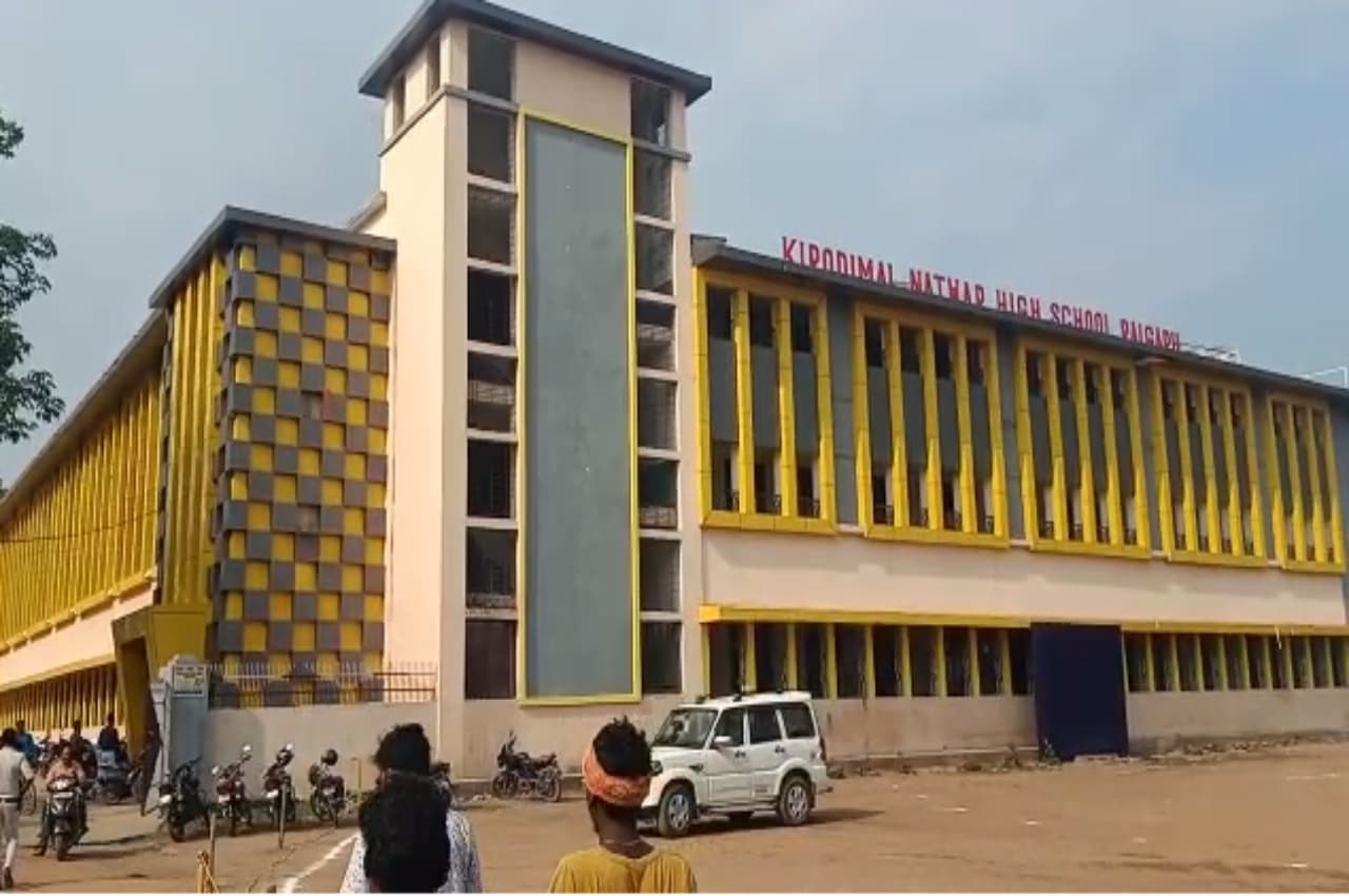 Chhattisgarh: स्कूल में फटा गैस सिलेंडर, युवक का कटकर अलग हुआ पैर