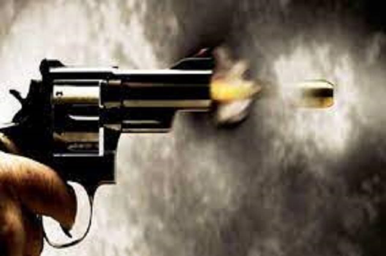Haryana: बर्थडे पार्टी मना रहे दोस्तों के बीच अचानक हुई कहासुनी, एक युवक के सिर में मारी गई गोली
