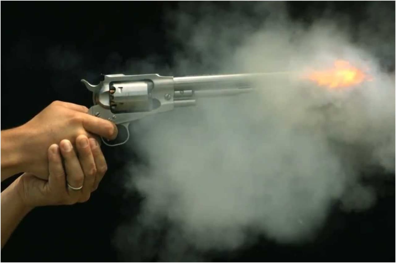 Gang War: बालू के वर्चस्व के लिए गैंगवॉर, इतनी चलीं गोलियां कि खोखा गिनते-गिनते हो गई शाम
