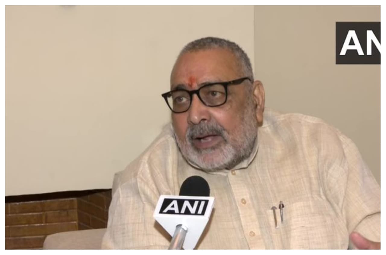 Bihar: सांसद गिरिराज सिंह बोले-बिहार में न सरकार है और न ही अपराधियों में कानून का डर
