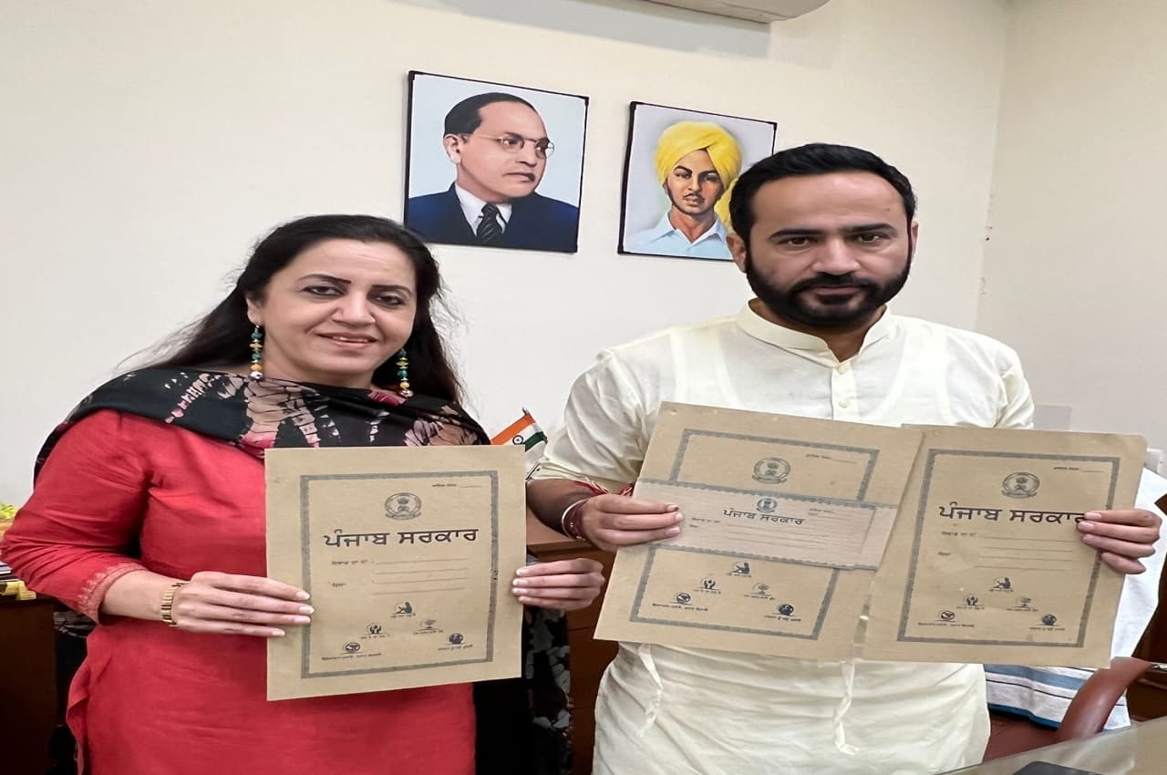 Punjab: प्रिंटिंग और स्टेशनरी विभाग सरकारी फाइल कवर के द्वारा सामाजिक कुरीतियों के खिलाफ लोगों को करेगा जागरुक