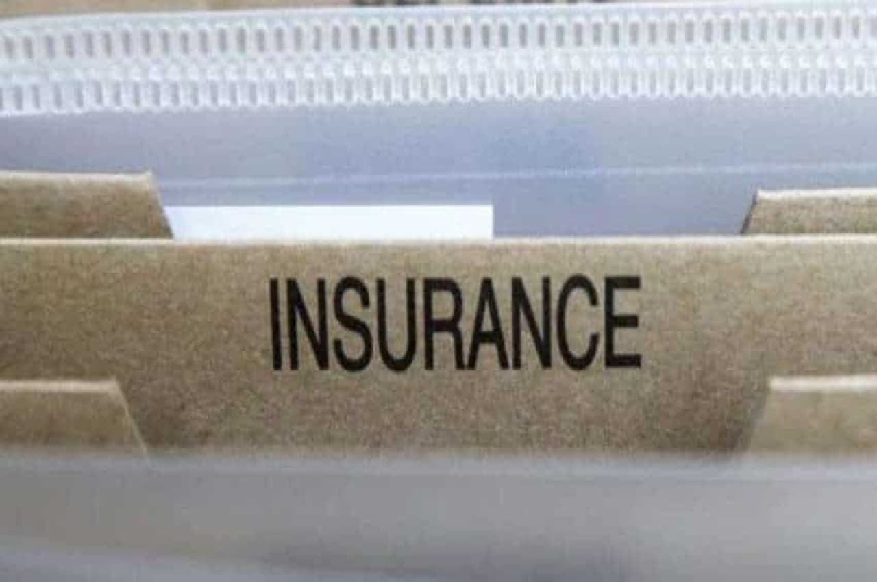 Insurance Cover: सिर्फ एक ये बीमा पॉलिसी आपकी गाड़ी, घर समेत बहुत कुछ करेगी सुरक्षित, जानें- इसको कैसे पाएं