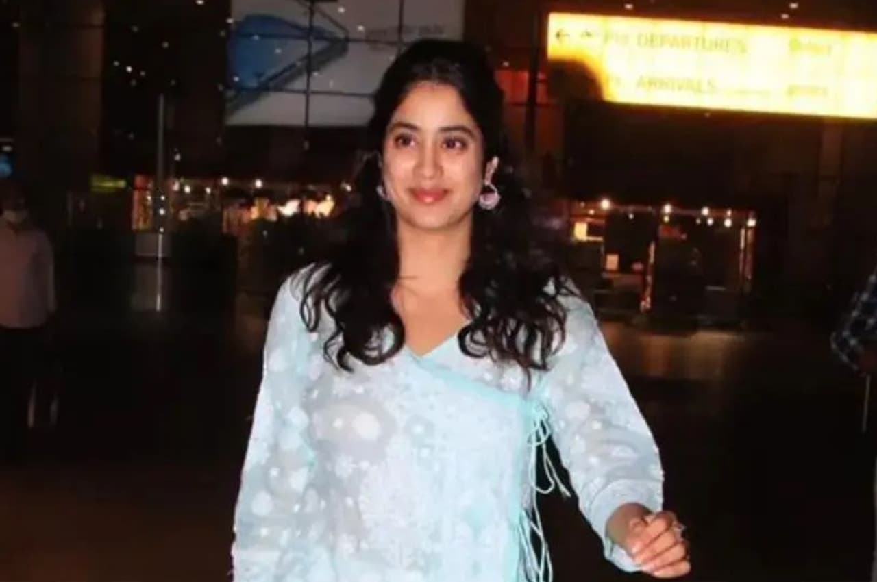 Video: देसी लुक में नजर आईं Janhvi Kapoor, सादगी पर फिदा फैंस