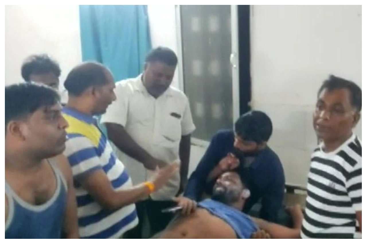झारखंड: युवक पर पेट्रोल डालकर जिंदा जलाने की कोशिश, सिर और चेहरा बुरी तरह झुलसा