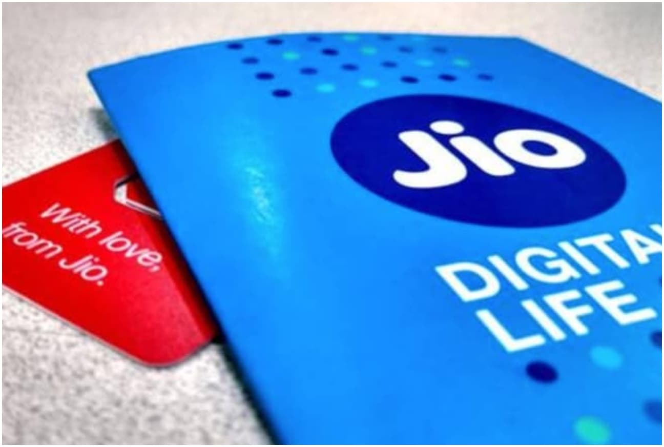 Jio दे रहा है कई खास प्लान, रिचार्ज कर 1 साल के लिए पाएं छुट्टी!