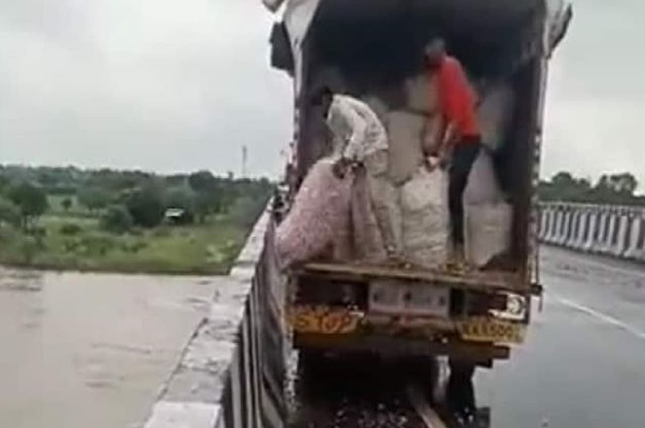 MP News: मध्यप्रदेश में लहसुन का विसर्जन, वजह जान आप भी हो जाएंगे दुखी