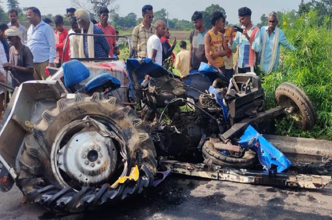 Lalitpur News: ट्रक-टैक्टर की आमने-सामने की भिड़ंत में 6 की मौत, पत्तों की तरह सड़क पर बिखर गए लोग