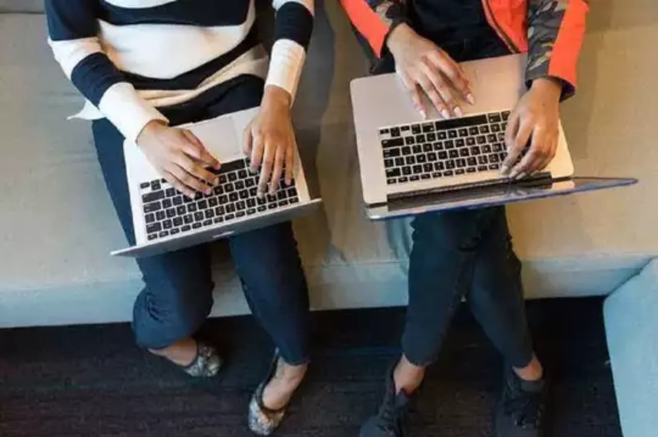 Laptop Tips and Tricks: इन टिप्स से लैपटॉप हो जाएगा एकदम नया!