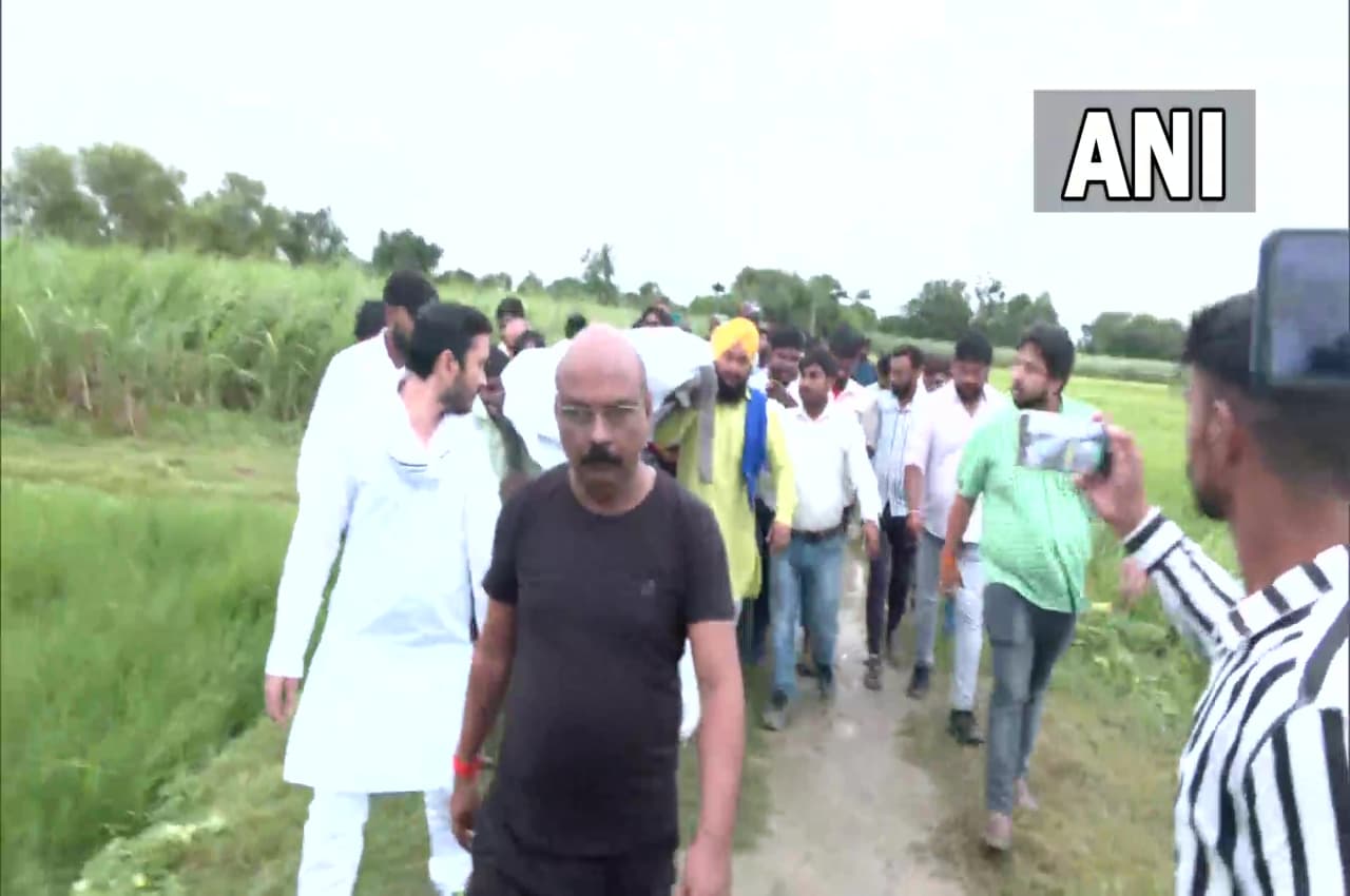 Lakhimpur Kheri Case: दोनों शवों के अंतिम संस्कार से इनकार के बाद अधिकारियों ने परिवार को ऐसे मनाया