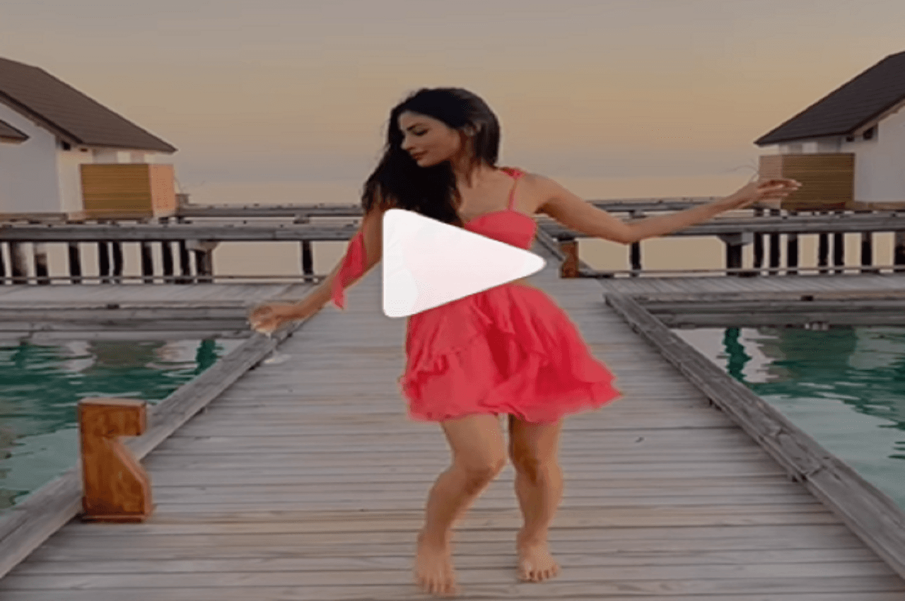 मस्ती के मूड में दिखीं Mouni Roy, पिंक आउटफिट में दिखाए किलर मूव्स