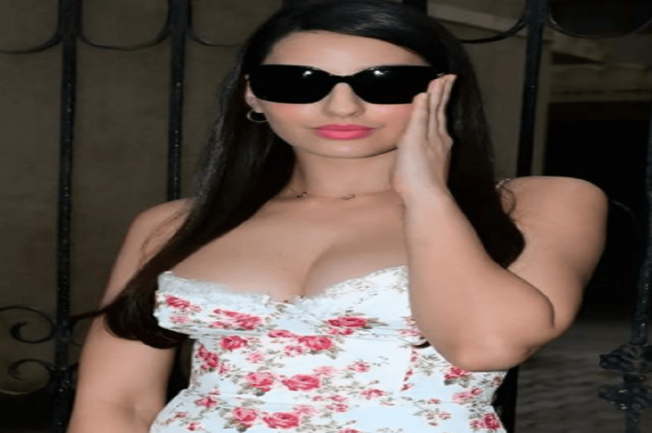 Nora Fatehi Video: सेक्सी फ्लोरल आउटफिट में स्पॉट हुईं नोरा, लट्टू हुए फैंस