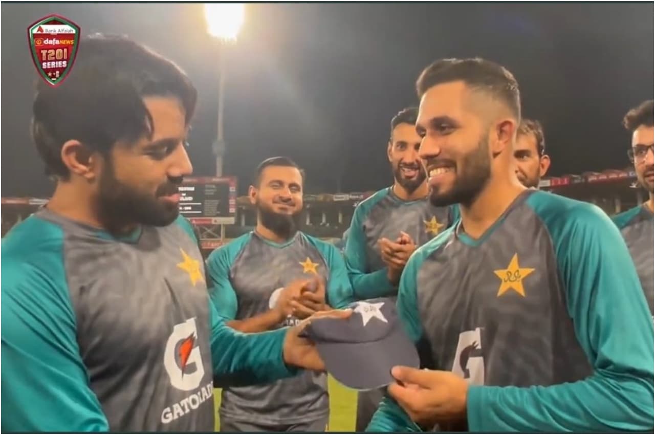 PAK vs ENG: पाकिस्तान की टीम में आया बाबर आजम का नया साथी, मोहम्मद रिजवान ने पहनाया ताज