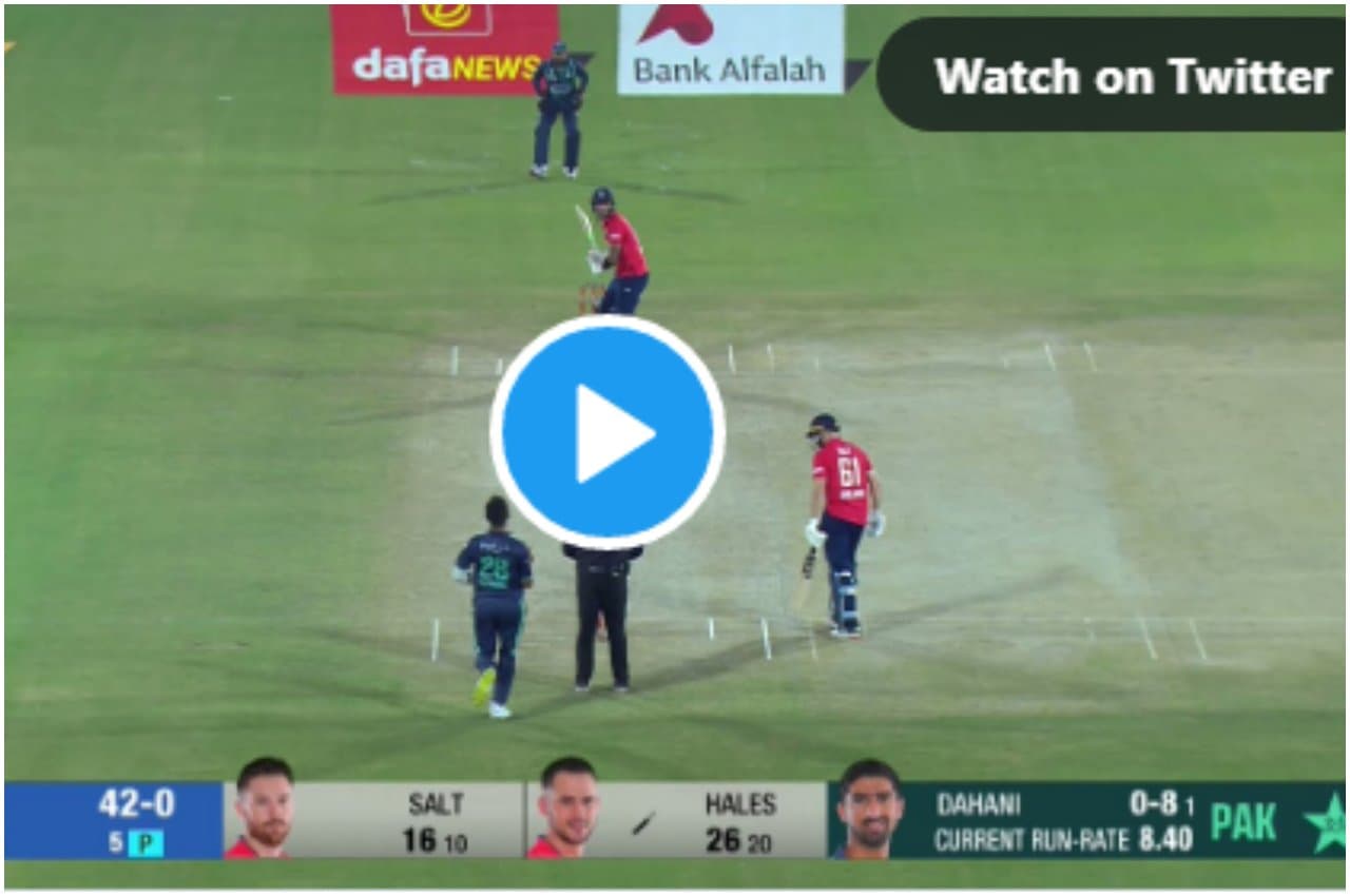 PAK vs ENG: T20 वर्ल्ड कप के रिजर्व गेंदबाज ने मचा दिया गदर, 2 गेंदों में 2 बल्लेबाजों को किया बोल्ड, देखें वीडियो