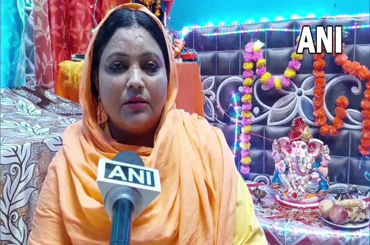 Meerut News: मुस्लिम महिला नेता ने घर में स्थापित किए गणपति तो मिलने लगीं धमकियां, जानें क्या हैं मामला