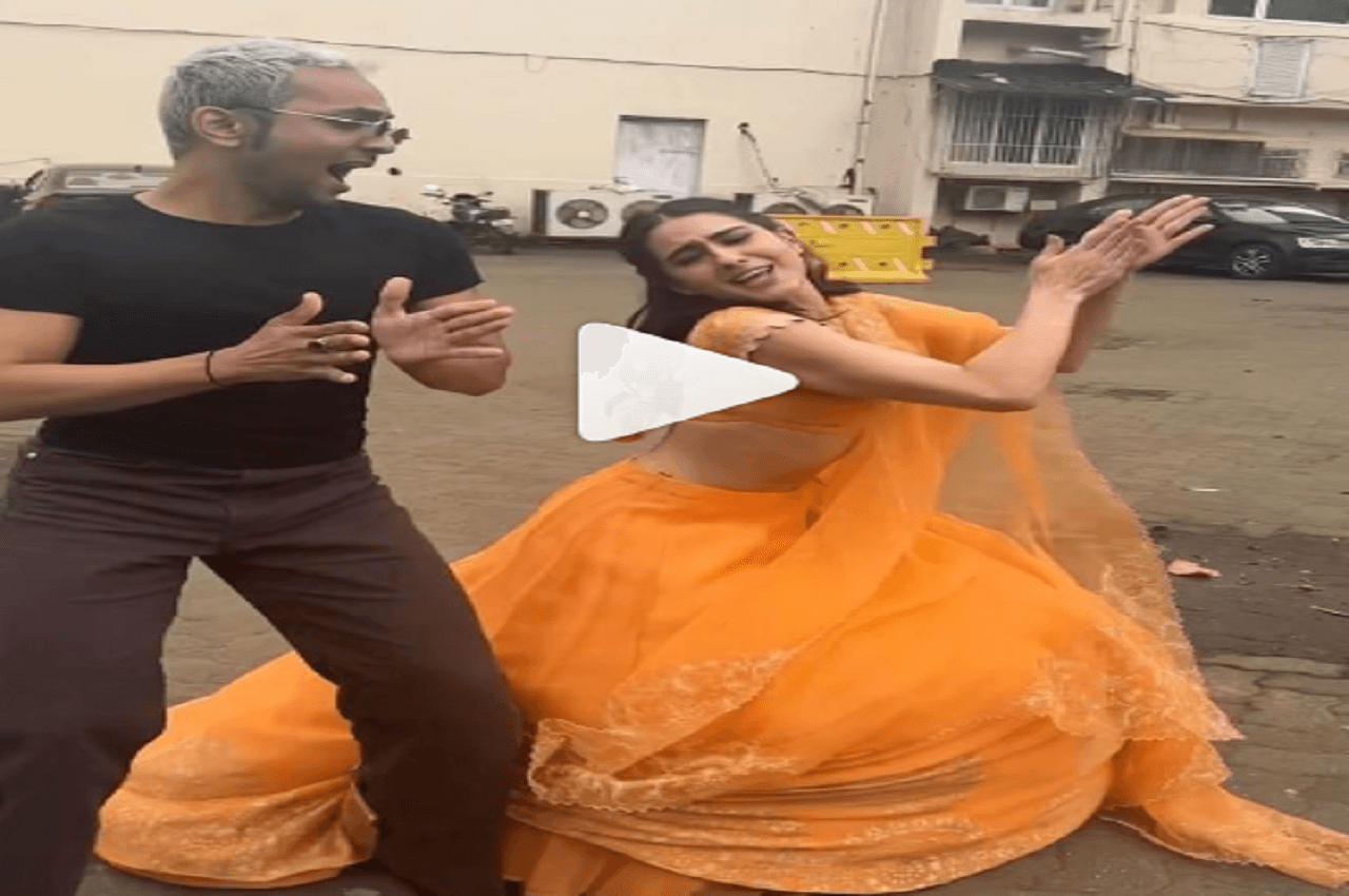 Sara Ali Khan ने बीच सड़क हेयर स्टाइलिस्ट संग किया जबरदस्त डांस, एनर्जी पर फिदा फैंस
