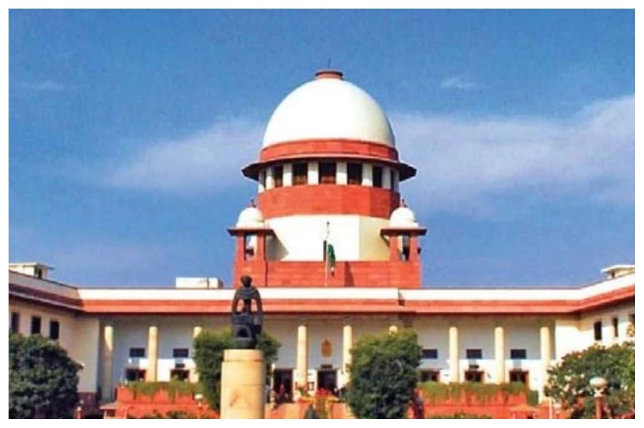 Supreme Court: सिखों के कृपाण और पगड़ी की हिजाब से कोई तुलना नहीं