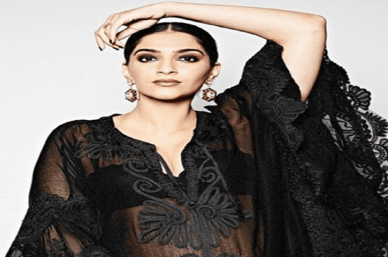 Sonam Kapoor ने दादी के जन्मदिन पर दिखाई बेटे वायु की झलक