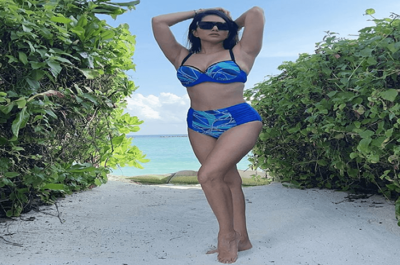 Sunny Leone Hot Pics: सनी लियोन बनीं 'बीच बेबी', ब्लू बिकिनी में बढ़ाया इंटरनेट का पारा