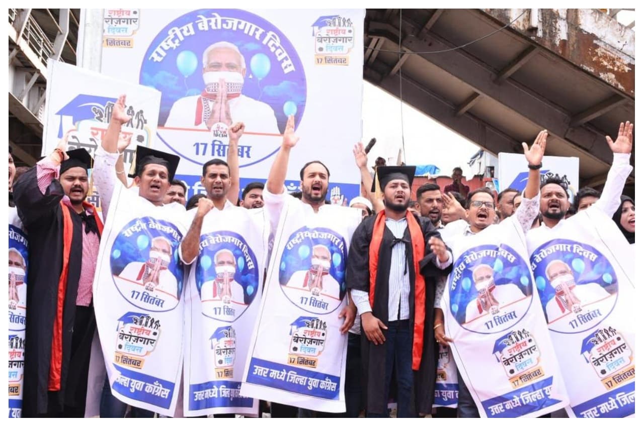 कांग्रेस ने मनाया बेरोजगार दिवस, राहुल गांधी बोले- 8 चीते तो आ गए, अब ये बताइए, 8 सालों में 16 करोड़ रोजगार क्यों नहीं आए? 
