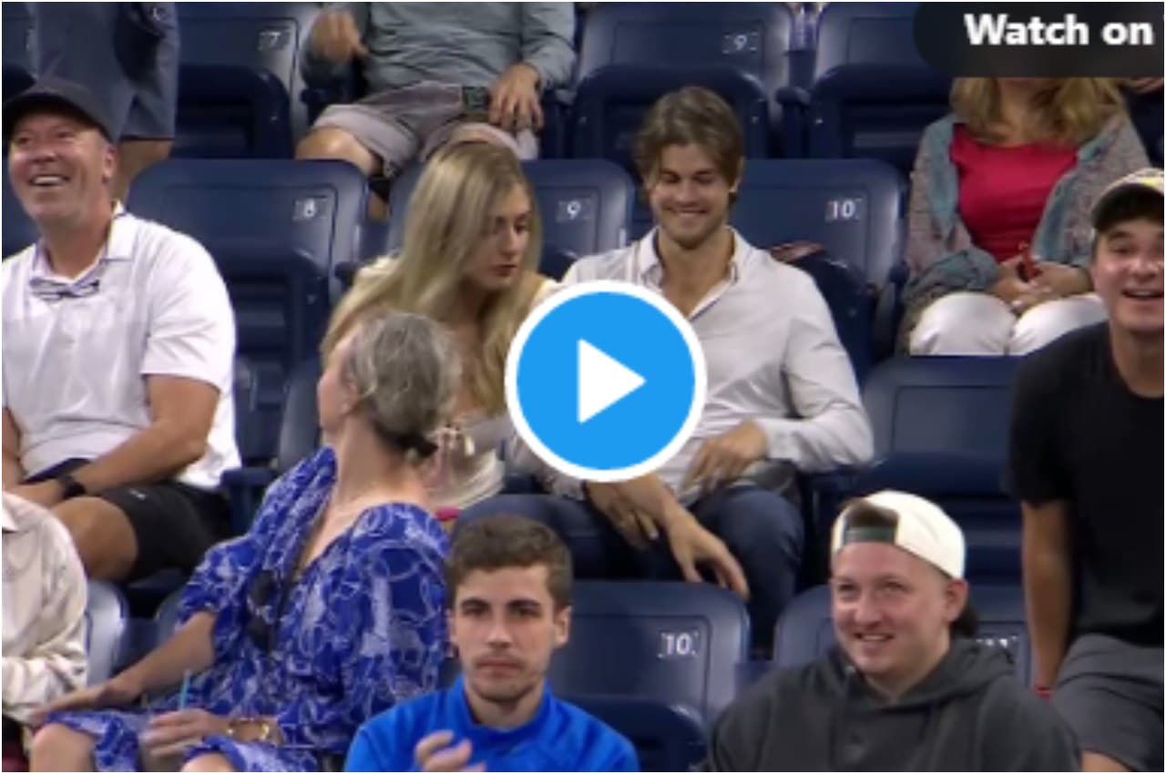 US Open: एक झटके में बीयर का गिलास गटक गई ये खूबसूरत गर्ल, दर्शक रह गए दंग, देखें वीडियो