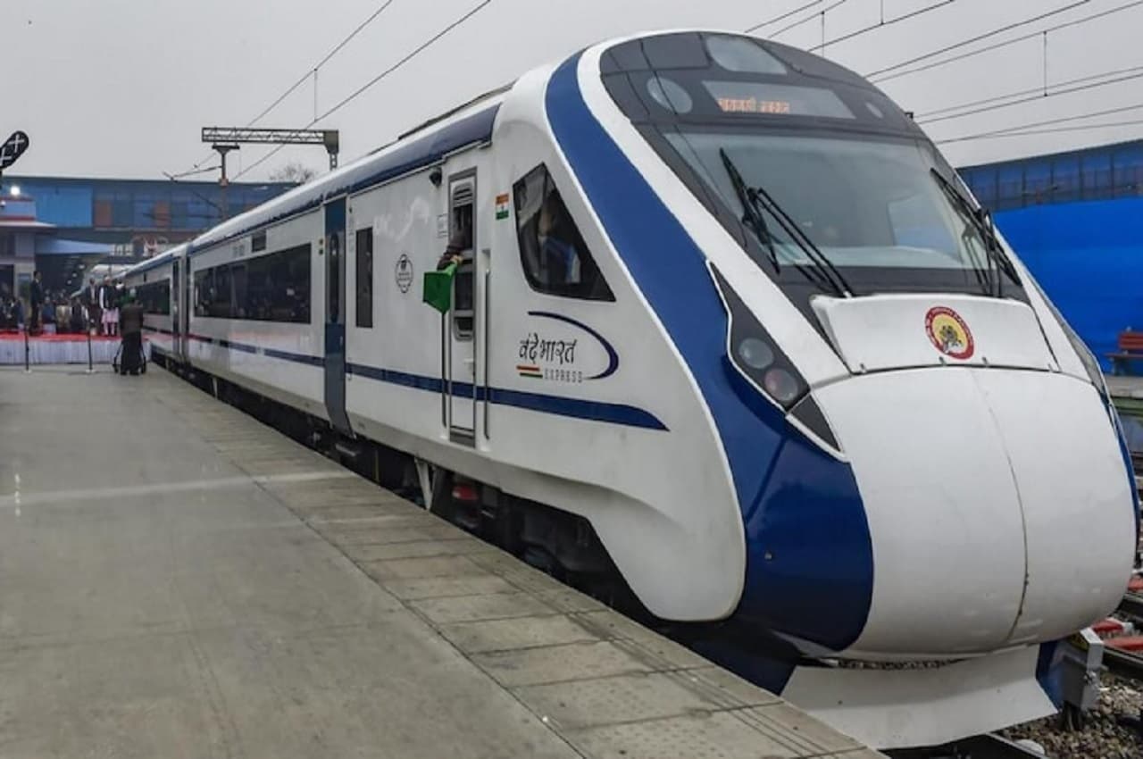 Vande Bharat नए अवतार में 30 सितंबर से पटरी पर दौड़ेंगी, रेल यात्रियों को मिलेंगी ये नई सुविधाएं