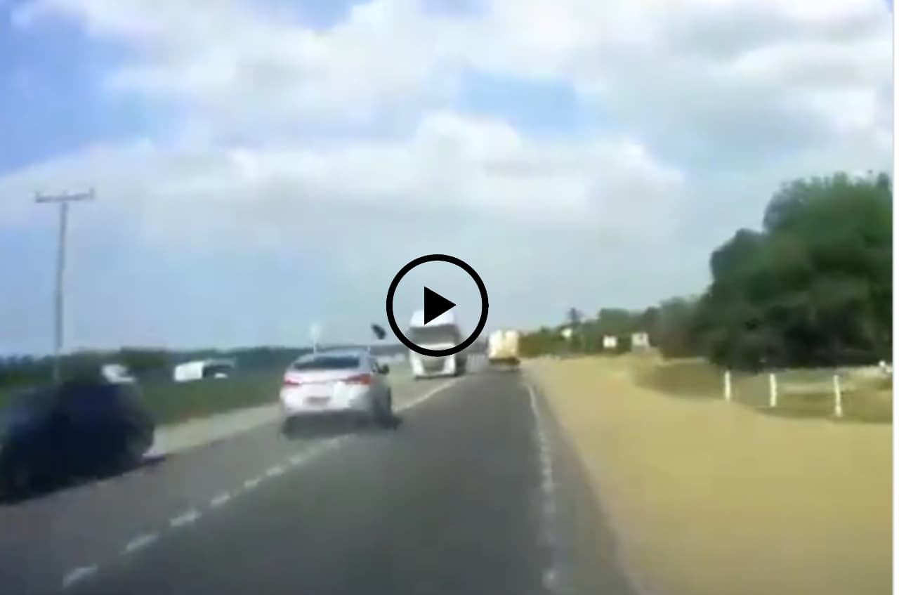Viral Video: पलक झपकते ही गाड़ी के उड़े परखच्चे, वीडियो देख हैरान हो जाएंगे आप!