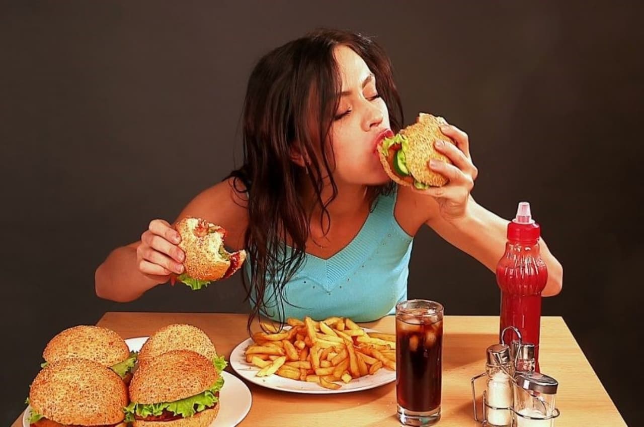 Eating Disorders: क्यो होता है Teenagers को ईटिंग डिसऑर्डर? चलिए जानते हैं इसके कारण और लक्षण