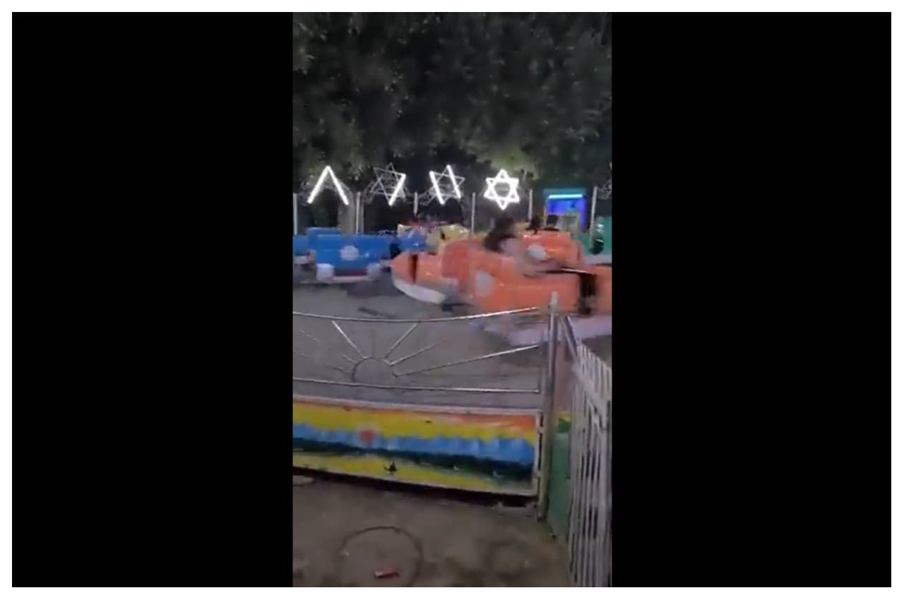 गाजियाबाद में झूला टूटा