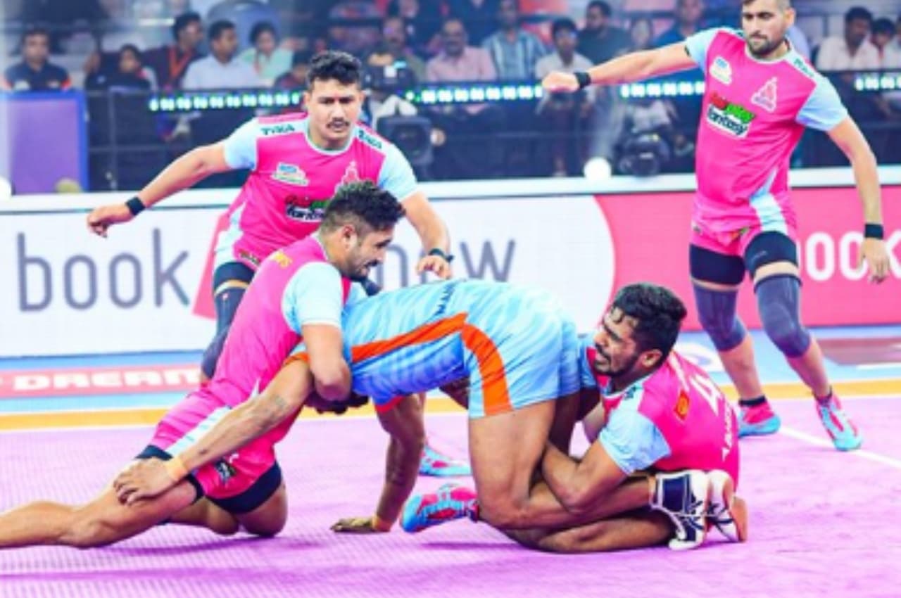 Pro Kabaddi: जयपुर पिंक पैंथर्स ने बंगाल वॉरियर्स को 39-24 से हराया