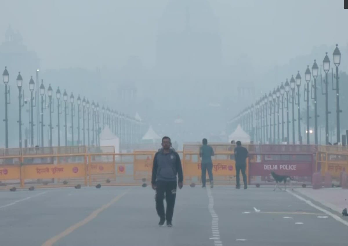 दीपावली के बाद 'खतरनाक' हुई दिल्ली एनसीआर की हवा, 'बहुत खराब' वाले स्तर पर पहुंचा AQI