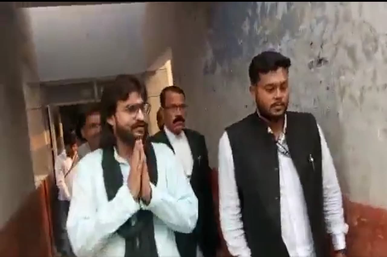 विधायक अब्बास अंसारी ने पुलिस को चकमा देकर कोर्ट में किया सरेंडर, SC ने सरकार को भेजा था ये नोटिस