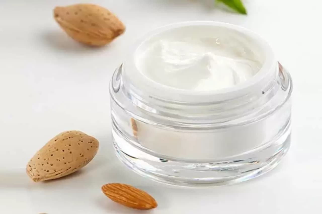Tips For Instant Glow: इंस्टेंट ग्लो के लिए घर पर बनाएं बादाम क्रीम, ये रही बनाने की सिंपल विधि