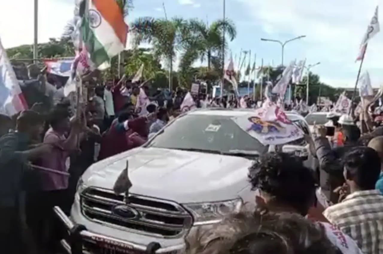 आंध्र प्रदेश की मंत्री की कार पर पवन कल्याण के समर्थकों ने किया हमला, जानें क्या है पूरा मामला