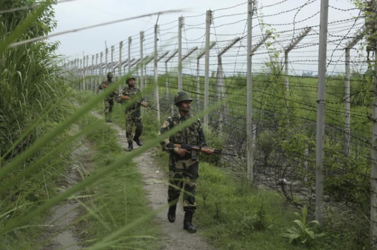 भारतीय सीमा में घुसे पाक घुसपैठिए को BSF ने मारी गोली, अनूपगढ़ थाने में मामला दर्ज