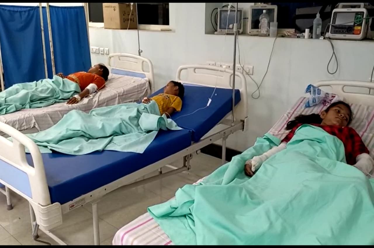 Bhadohi News: दुर्गा पंडाल अग्निकांड में मरने वालों की संख्या हुई पांच, CM योगी ने जारी किए ये निर्देश
