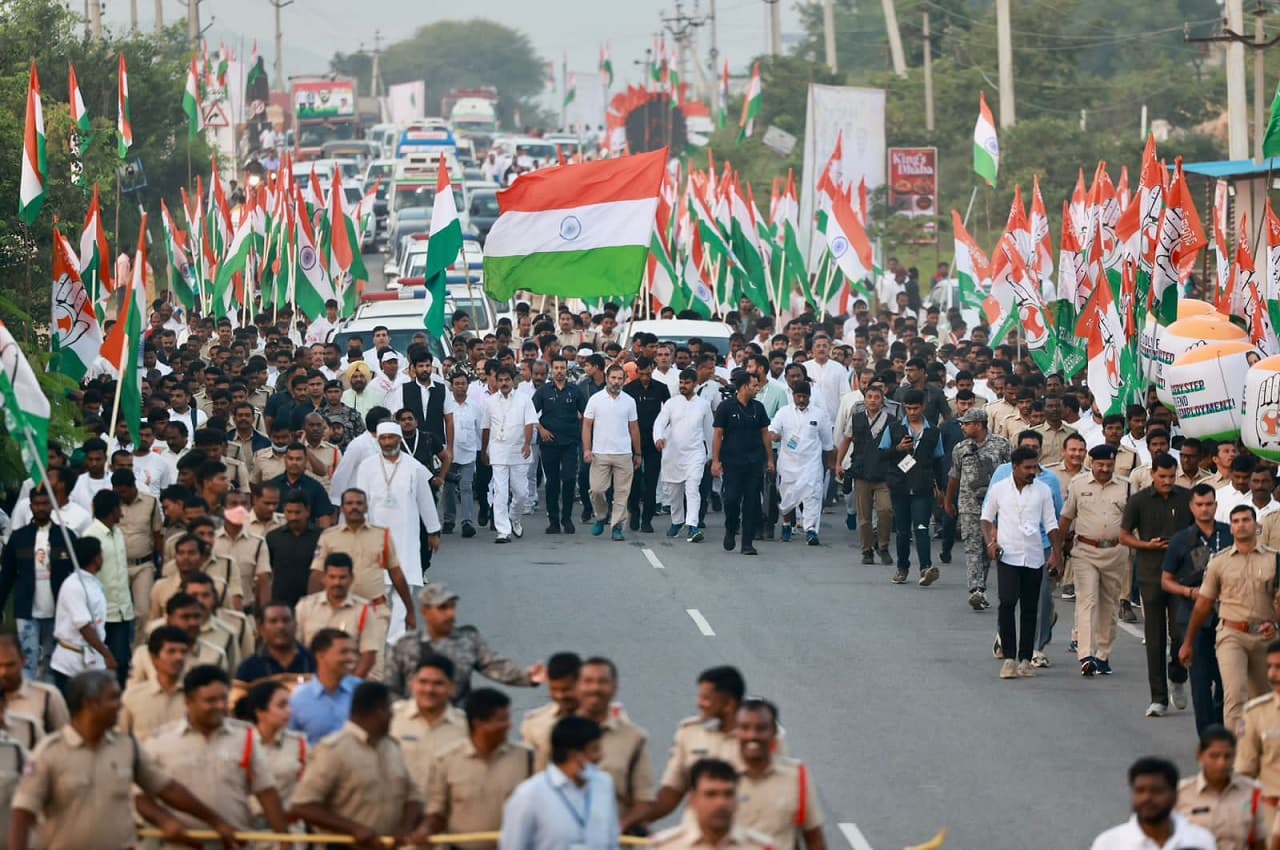 Bharat Jodo Yatra: कांग्रेस भारत जोड़ो यात्रा का आज 52वां दिन, राहुल गांधी ने तेलंगाना के धर्मपुर से शुरू की पदयात्रा