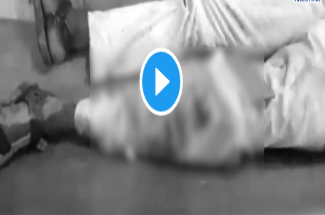 MP News : अस्पताल में डॉक्टरों की लापरवाही का Video Viral, फ्रैक्चर वाले पैर में लगा दिया कागज का गत्ता
