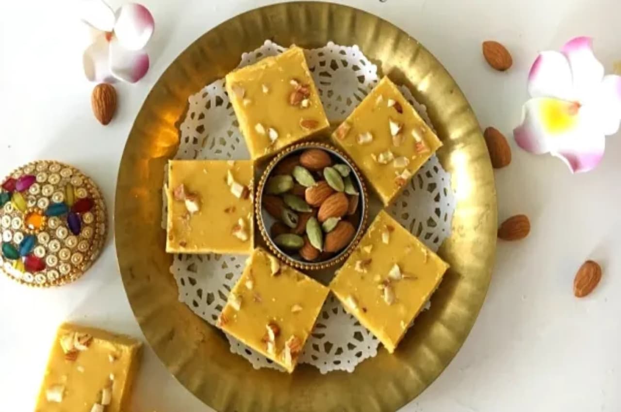 Diwali 2022 Sweet Recipe: दिवाली पर बनाएं तुरंत मुंह में घुलने वाली ब्रेड की बर्फी, स्वाद होता है खूब लजीज, जानें रेसिपी
