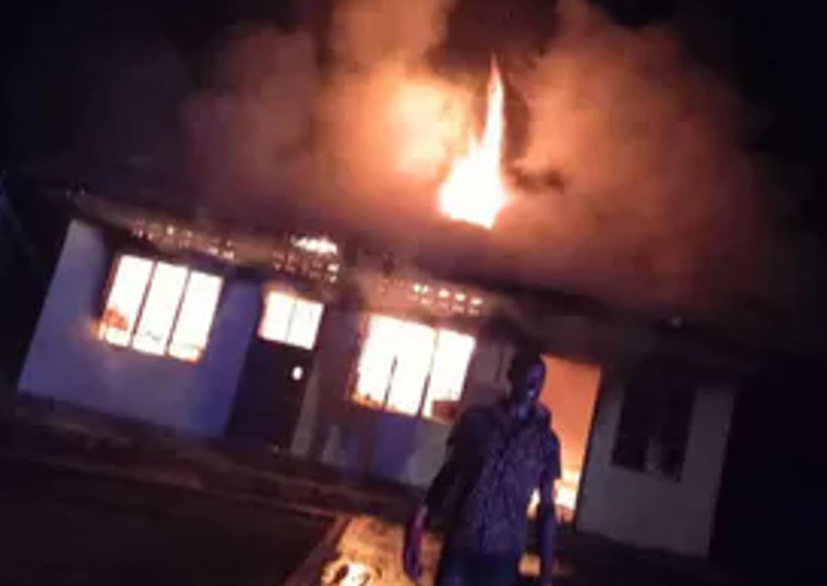 Uganda News: युगांडा में ब्लाइंड बच्चों के स्कूल में लगी भीषण आग, 11 छात्रों की जिंदा जलकर मौत