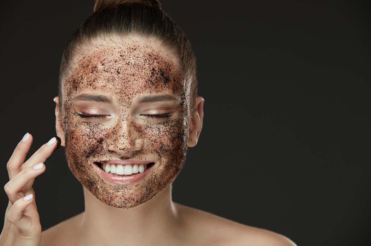 Coffee For Glowing Skin: दिवाली से पहले करें कॉफी स्क्रब, चेहरे पर आएगा जादुई निखार