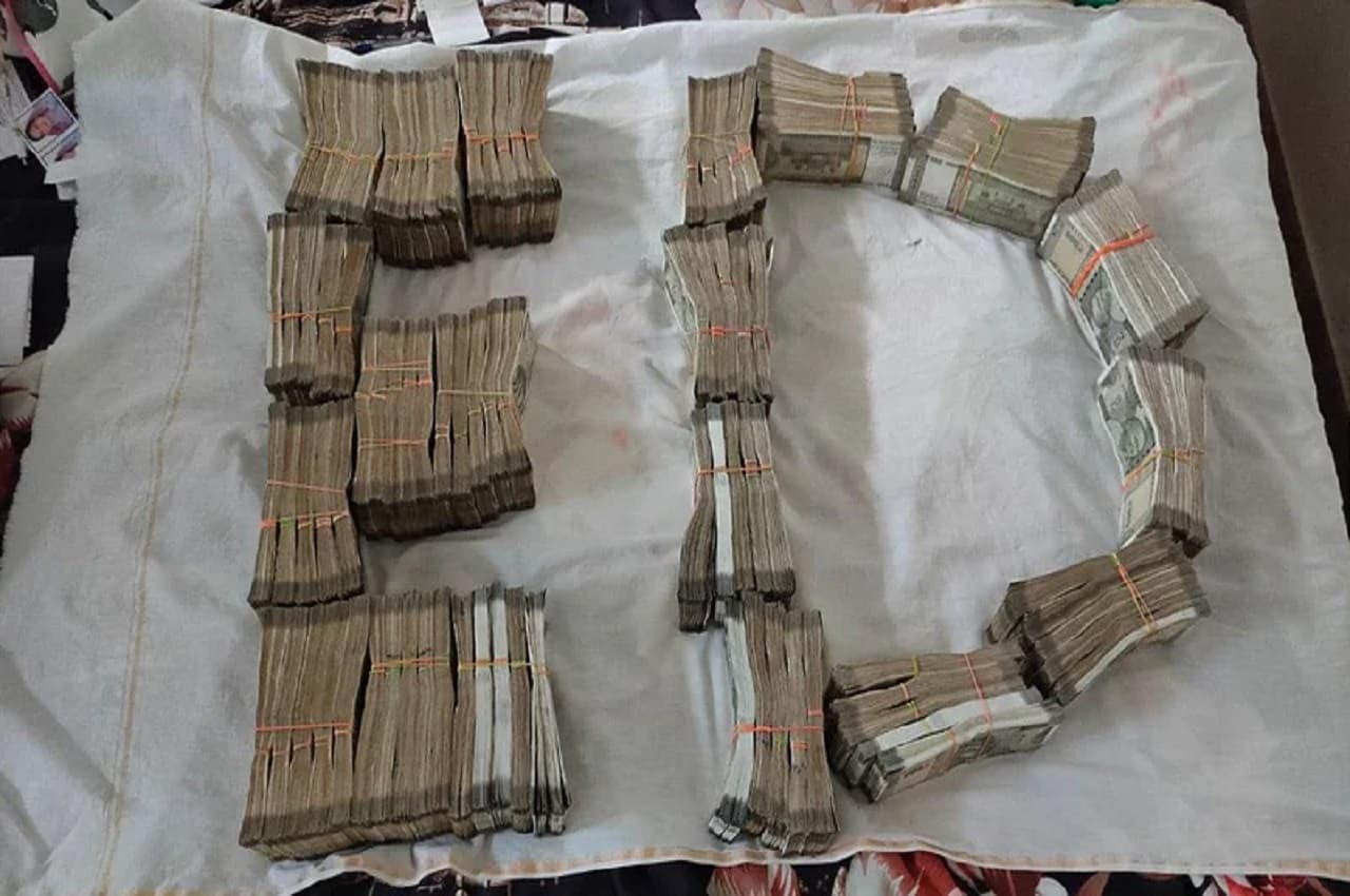छत्तीसगढ़: ED की छापेमारी में 4 करोड़ रुपये बरामद, सोना भी किया गया जब्त
