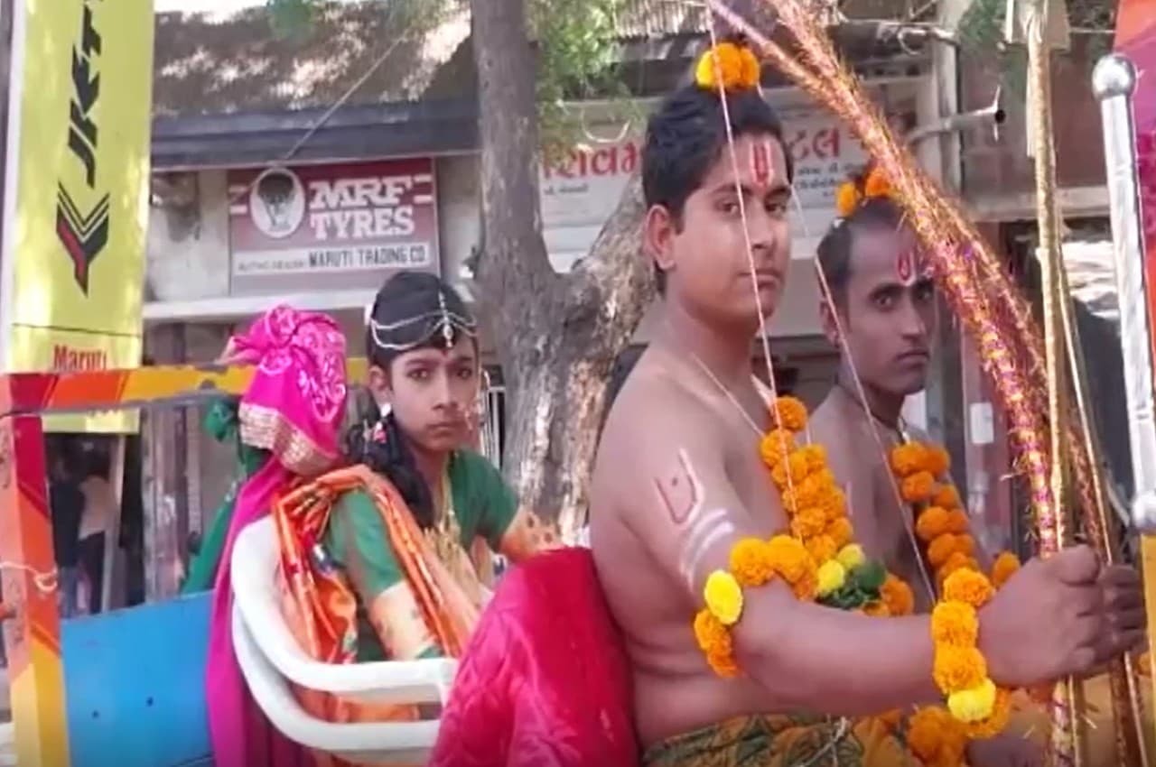 गुजरात के अमरेली में अनोखा दशहरा; यहां भगवान राम और रावण की सेना के बीच होता है युद्ध, ऐसा होता है माहौल