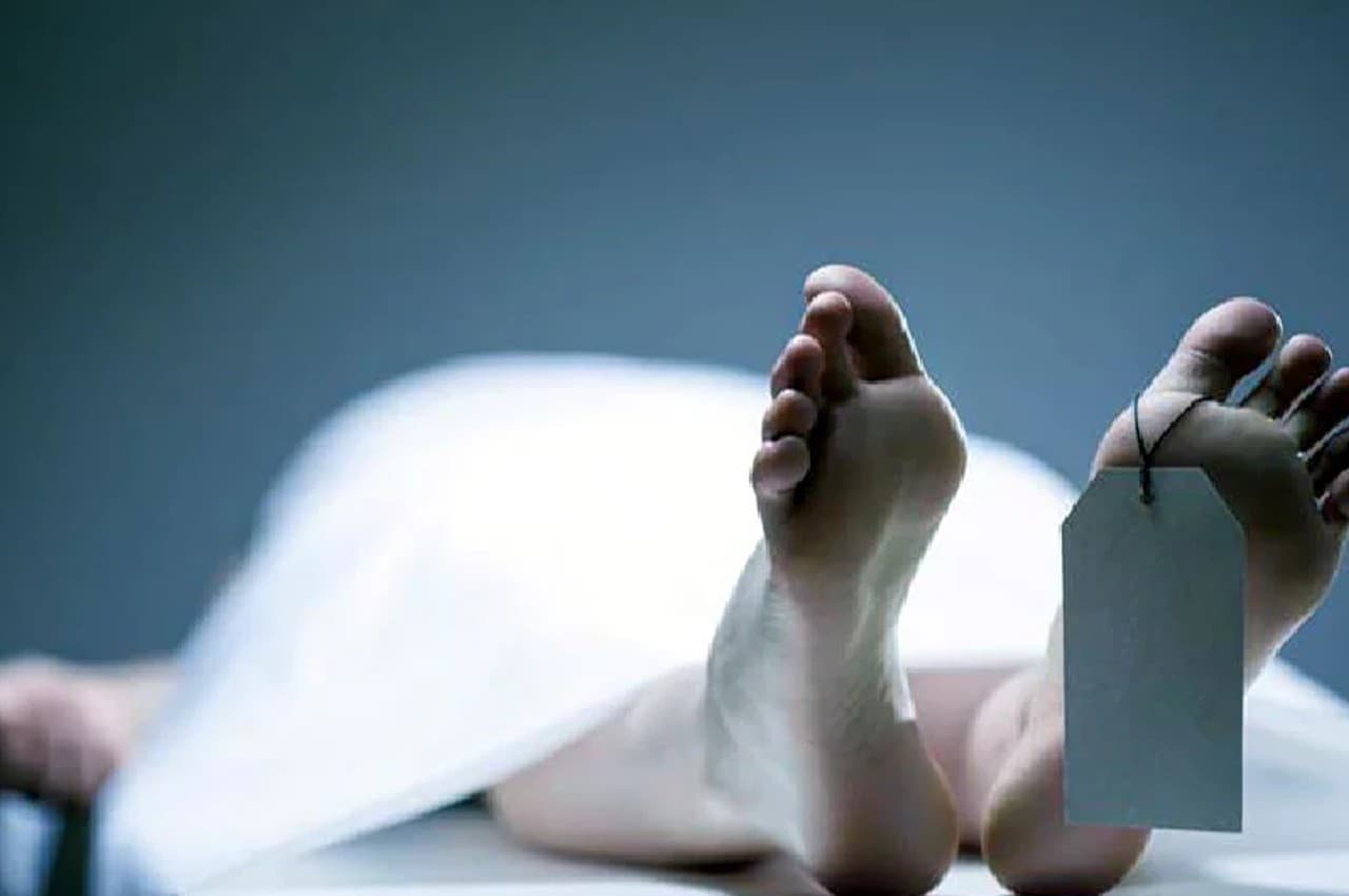 भूत के डर से बेटी को मार डाला; 14 साल की बच्ची 7 दिन भूखी रही, यातनाएं झेली, अंत में तोड़ा दम