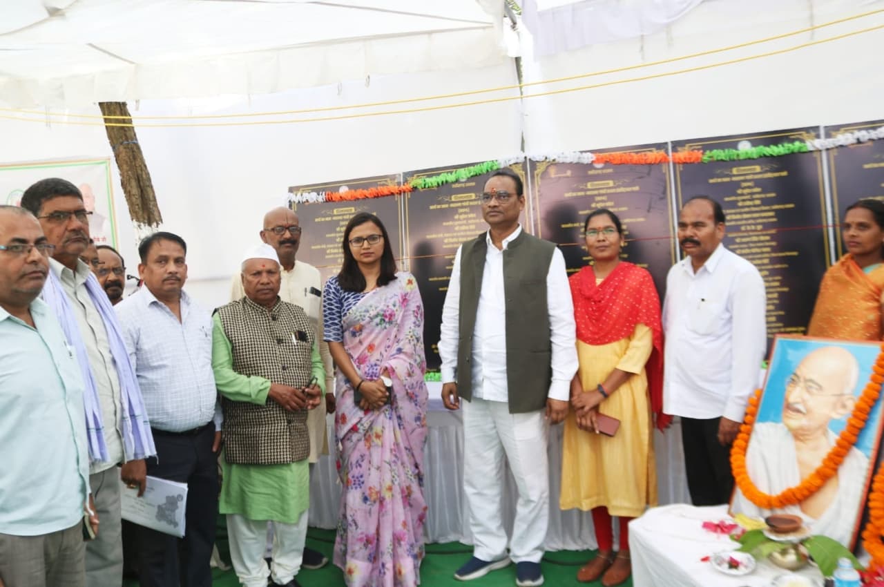 Chhattisgarh: गांधी जयंती पर महात्मा गांधी रूलर इंडस्ट्रियल पार्क रीपा का सीएम भूपेश ने किया शिलान्यास